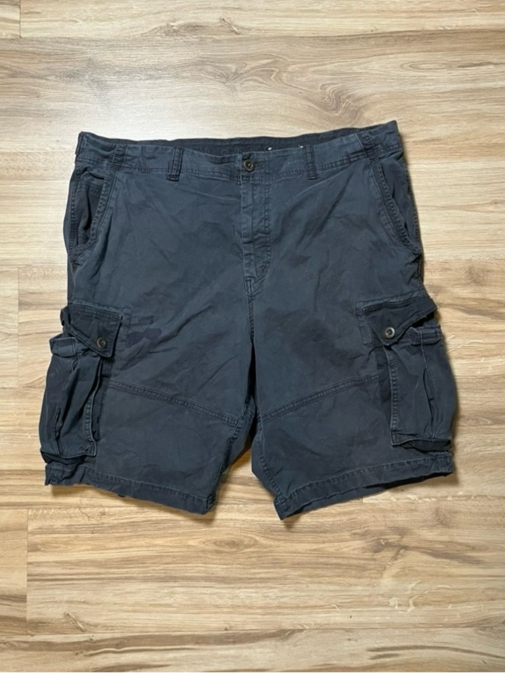 American Eagle Cargo Shorts (READ)